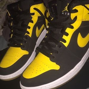 Jordan 1 Mid “New Loves”